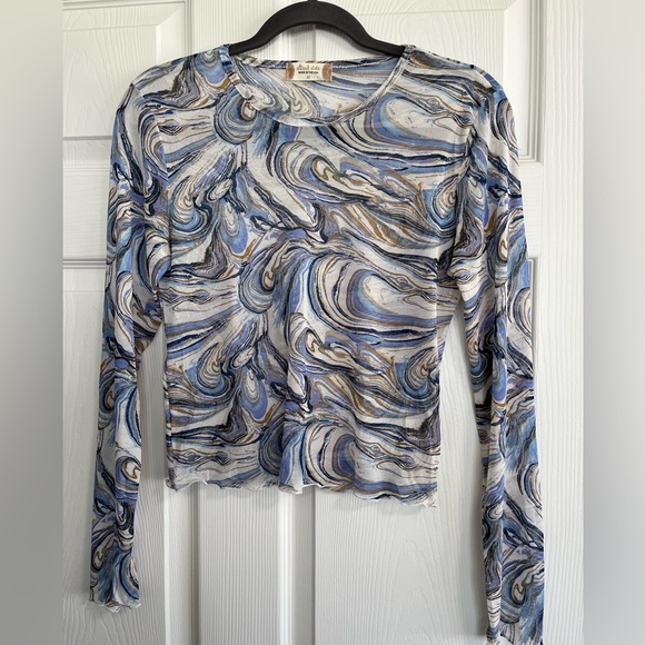 Beautiful swirl patterned top from altar’d state. - Picture 1 of 4